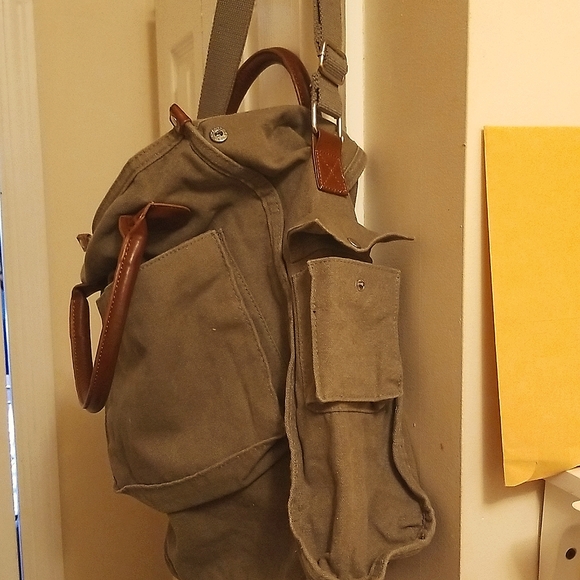 A beautiful semi vintage over the shoulder bag with mock leather handles. - Picture 4 of 6